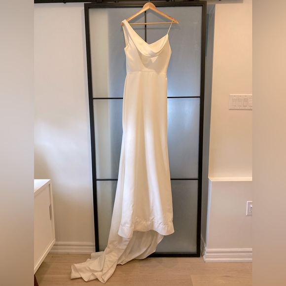 Elavonza Bridal Dresses & Skirts - Elavonza Bridal “Peru” Dress • US Size 4 • Elegant & Simple